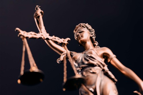 Commissaires de justice : procédure de recouvrement des créances commerciales incontestées